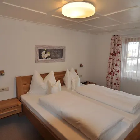 بيت ضيافة Cafe Erbhof كارتياسش